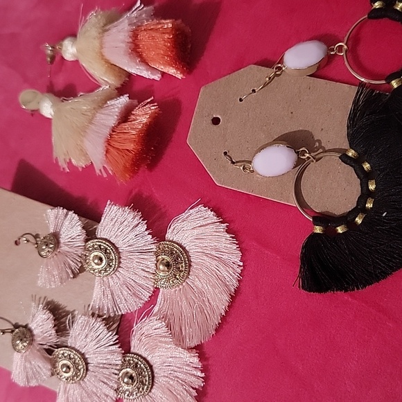 3 pairs of earrings - Picture 2 of 2